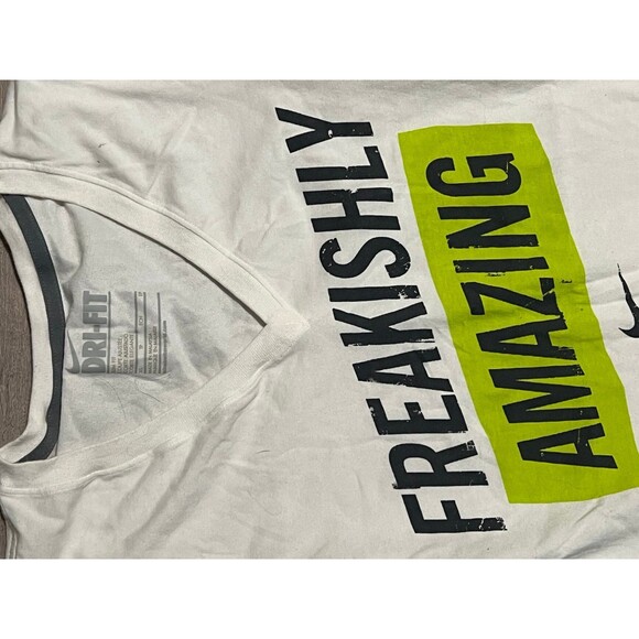 Women’s Nike Freakishly Amazing VNeck Tshirt XS White like new drifit top - Picture 2 of 4